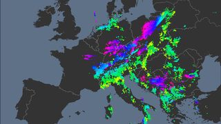 Evropu bičují bouřky. Nad Bodamským jezerem se vytvořila vodní smršť